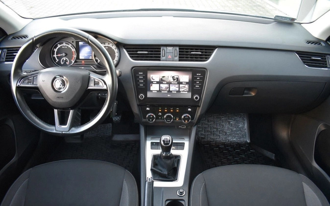 Skoda Octavia cena 55900 przebieg: 107197, rok produkcji 2019 z Poznań małe 704